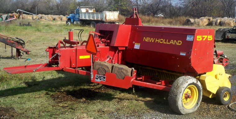 image for item 5197 New Holland 575 square baler