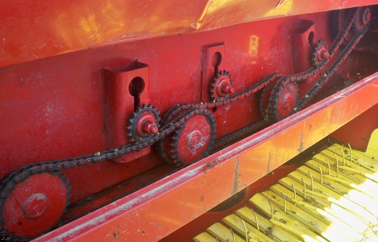 image for item 5197 New Holland 575 square baler