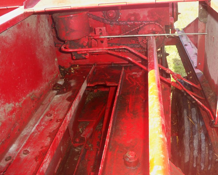 image for item 5197 New Holland 575 square baler