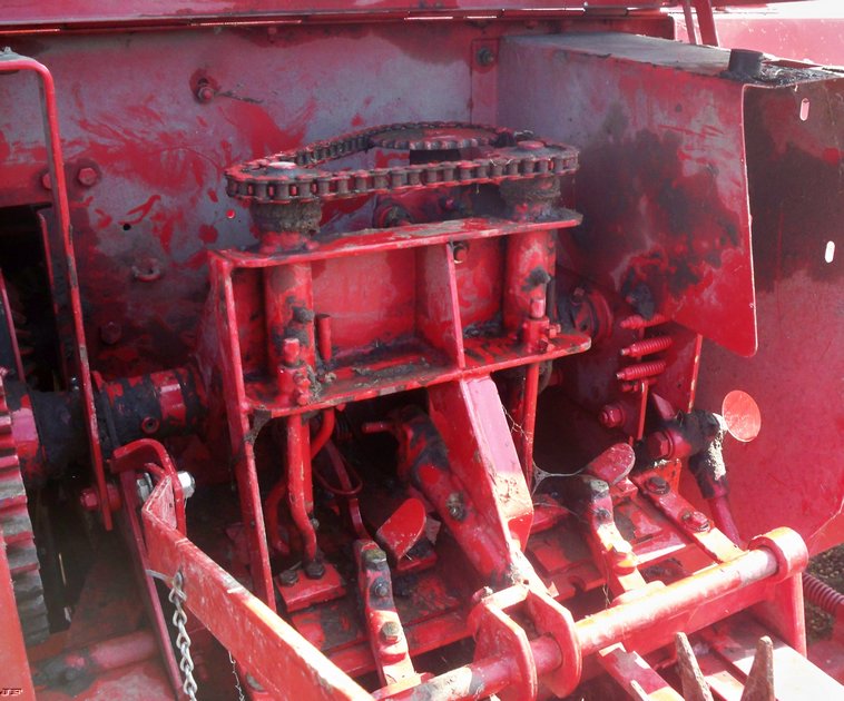 image for item 5197 New Holland 575 square baler