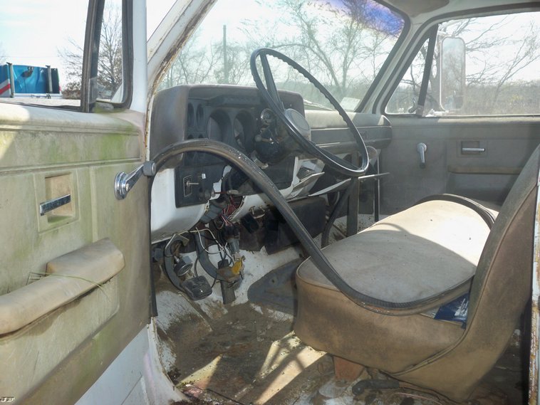 image for item 5199 1983 Chevrolet C6000 truck