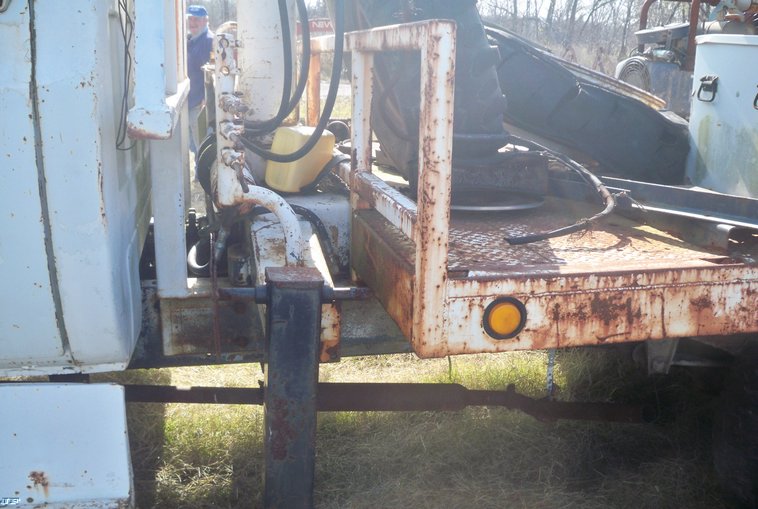 image for item 5199 1983 Chevrolet C6000 truck