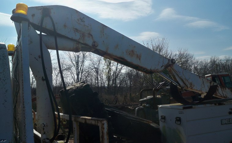 image for item 5199 1983 Chevrolet C6000 truck