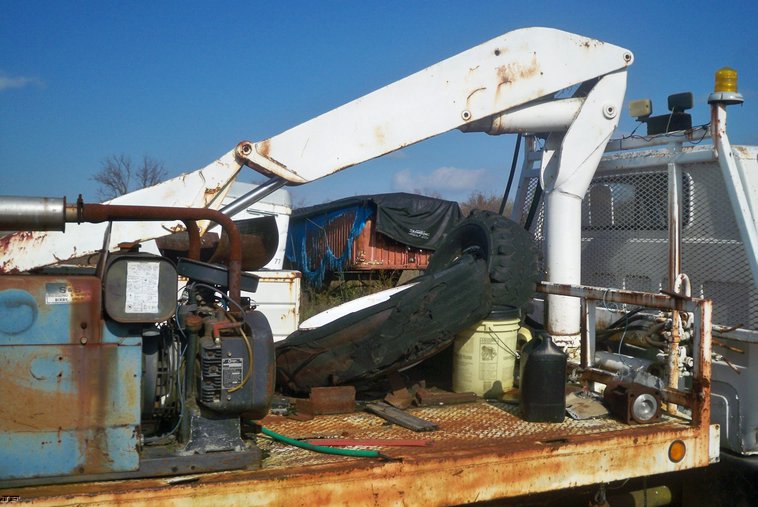 image for item 5199 1983 Chevrolet C6000 truck