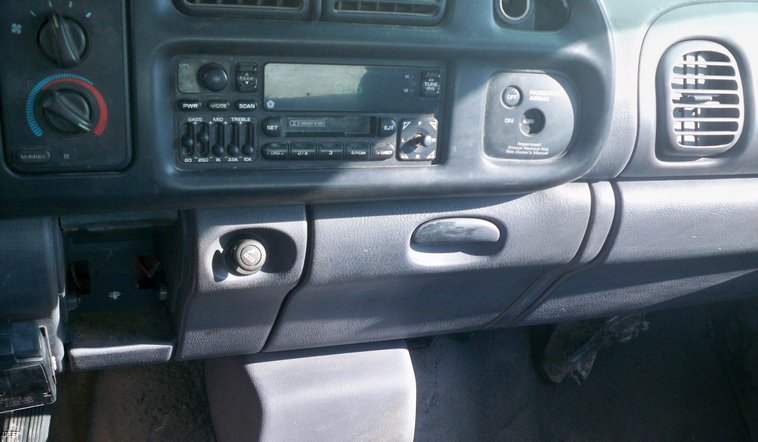 image for item 5200 1998 Dodge Ram 2500 extended cab pickup