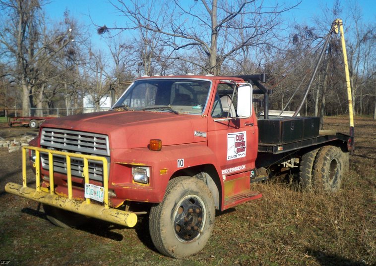 image for item 5207 1980 Ford winch truck