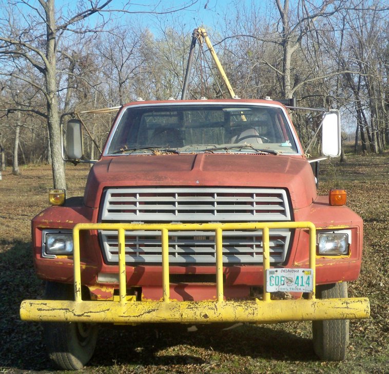 image for item 5207 1980 Ford winch truck