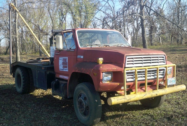 image for item 5207 1980 Ford winch truck