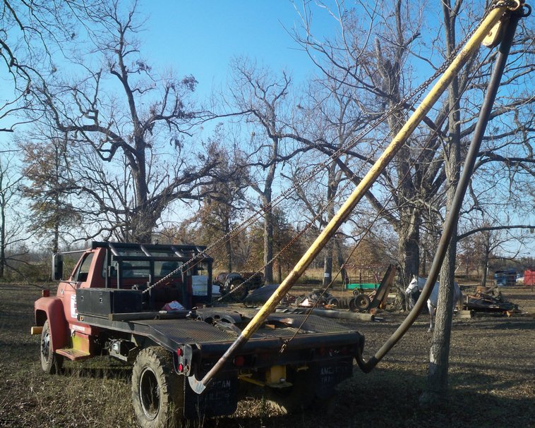 image for item 5207 1980 Ford winch truck