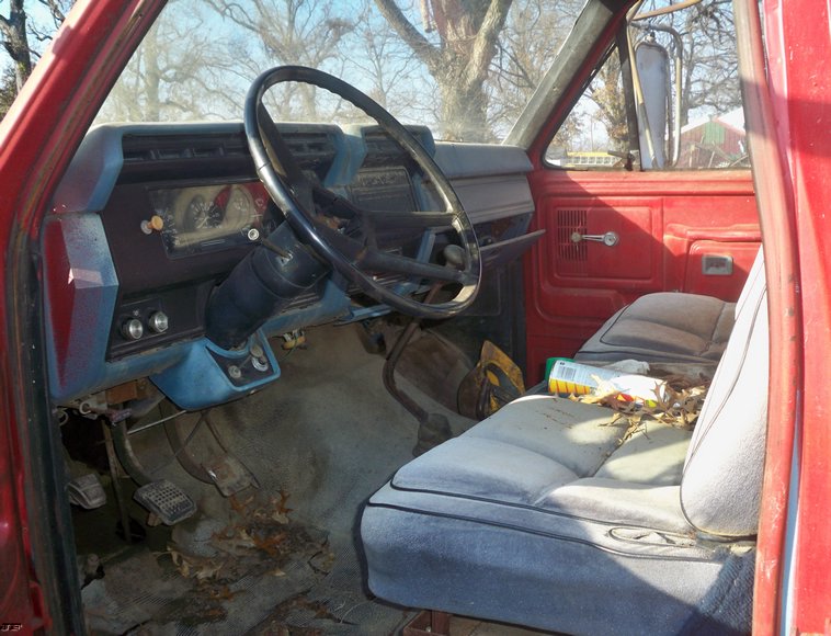 image for item 5207 1980 Ford winch truck