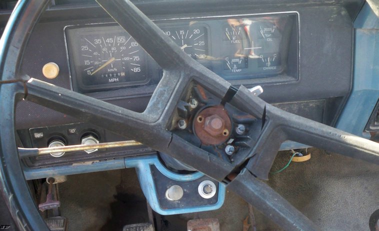 image for item 5207 1980 Ford winch truck