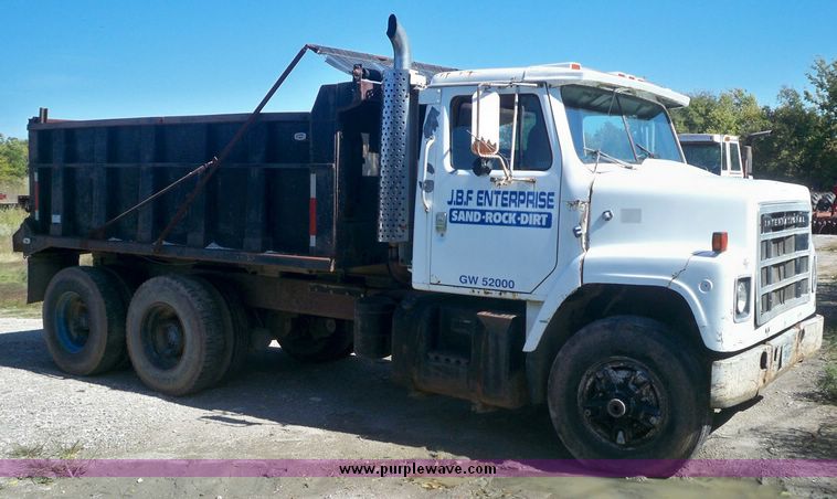 image for item 7541 1983 International F2277-148  dump truck with 12' steel dump bed
