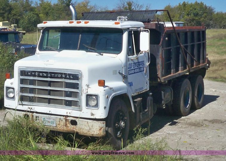 image for item 7541 1983 International F2277-148  dump truck with 12' steel dump bed
