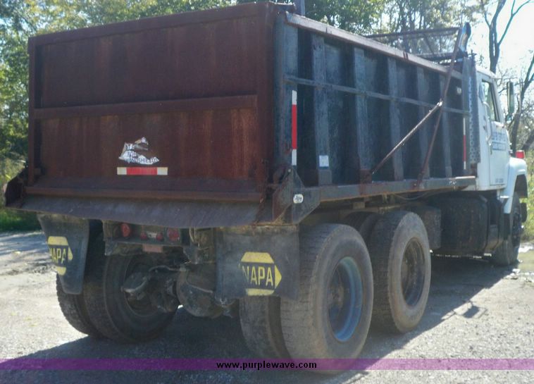 image for item 7541 1983 International F2277-148  dump truck with 12' steel dump bed