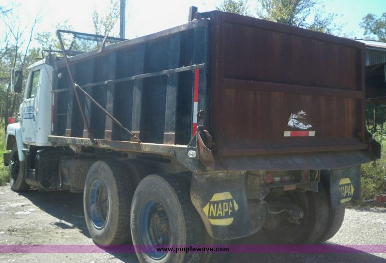 image for item 7541 1983 International F2277-148  dump truck with 12' steel dump bed