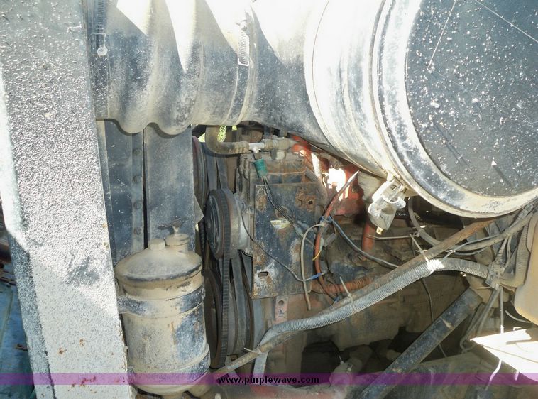 image for item 7541 1983 International F2277-148  dump truck with 12' steel dump bed