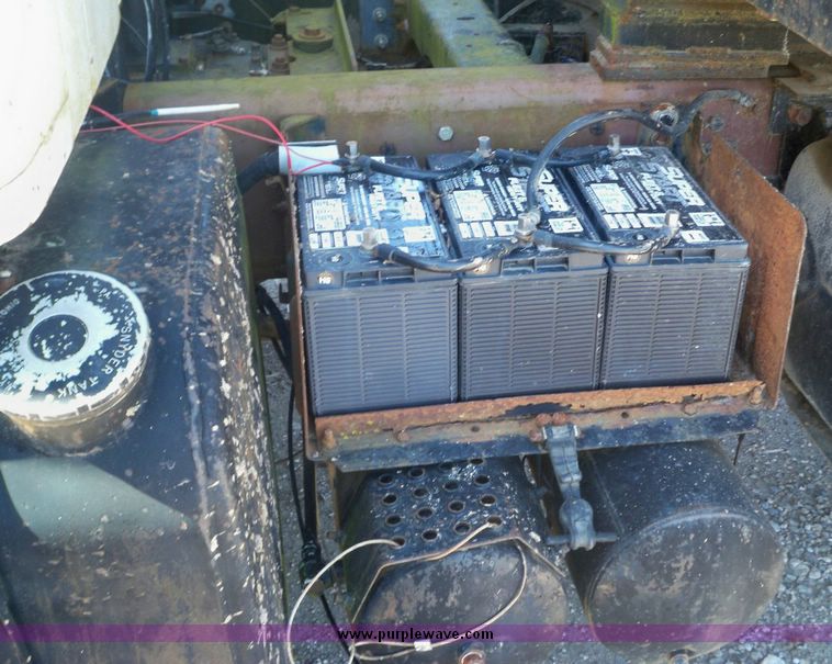 image for item 7541 1983 International F2277-148  dump truck with 12' steel dump bed