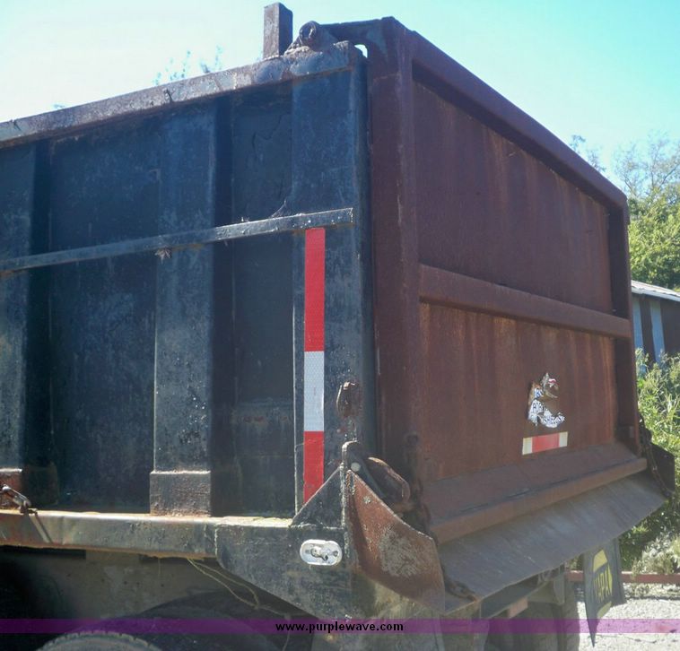 image for item 7541 1983 International F2277-148  dump truck with 12' steel dump bed