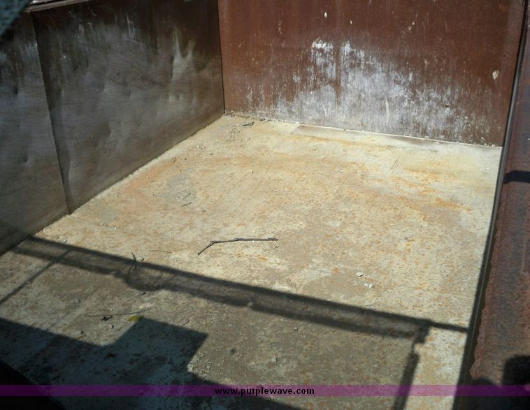 image for item 7541 1983 International F2277-148  dump truck with 12' steel dump bed