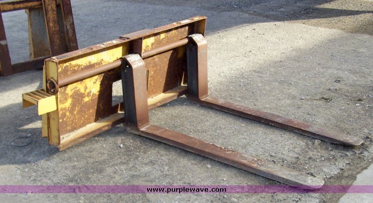 image for item 4108 Pallet fork skid steer attachment