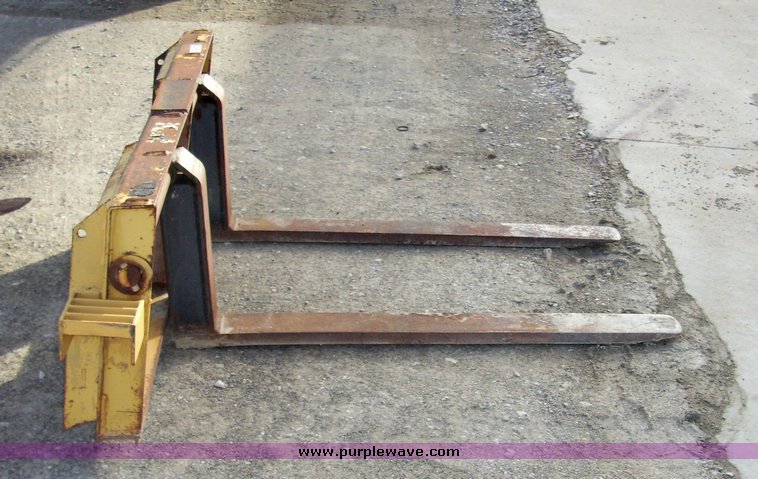 image for item 4108 Pallet fork skid steer attachment