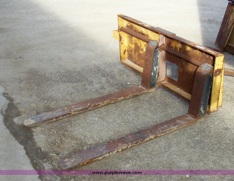 image for item 4108 Pallet fork skid steer attachment