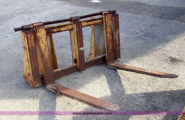 image for item 4109 Pallet fork skid steer attachment
