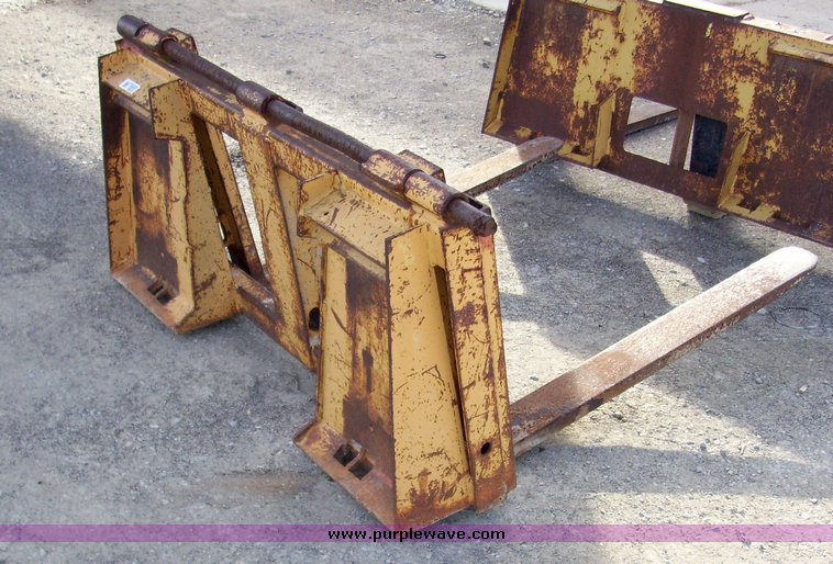 image for item 4109 Pallet fork skid steer attachment