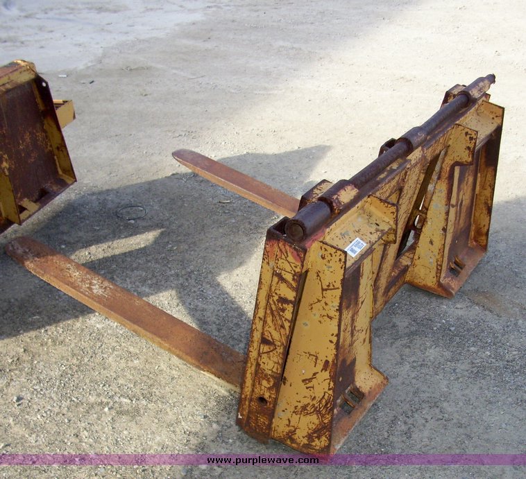 image for item 4109 Pallet fork skid steer attachment