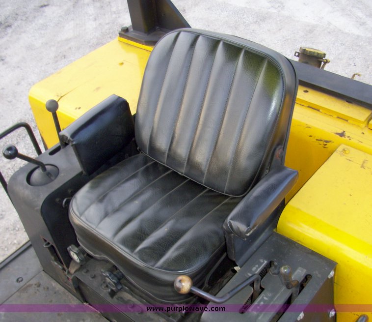 image for item 4114 1978 John Deere 755 crawler loader