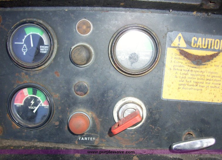 image for item 4114 1978 John Deere 755 crawler loader