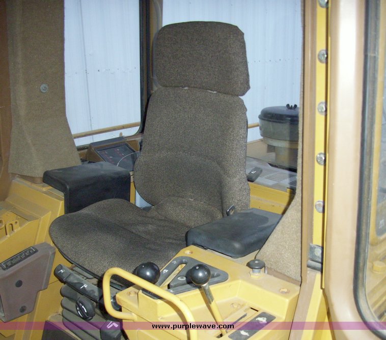 image for item 4120 1994 Caterpillar 953 crawler loader