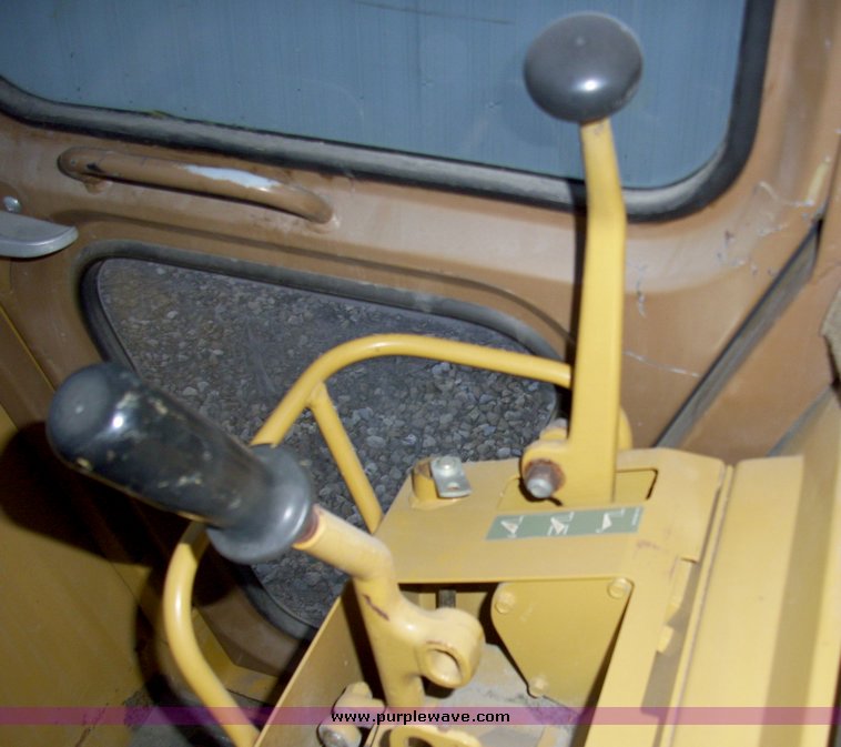 image for item 4120 1994 Caterpillar 953 crawler loader