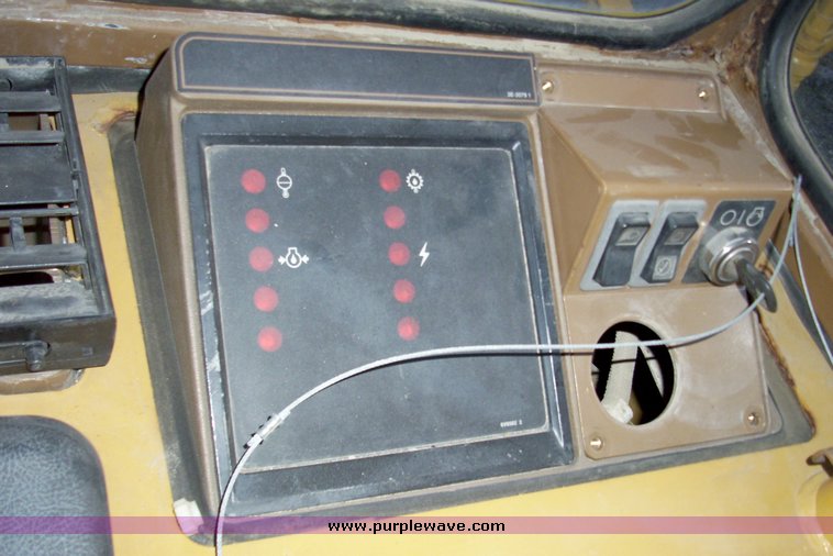 image for item 4120 1994 Caterpillar 953 crawler loader