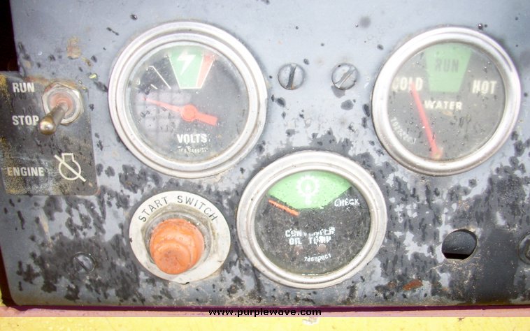 image for item 5000 1988 International Dresser 250E crawler loader