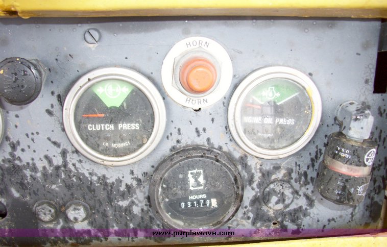 image for item 5000 1988 International Dresser 250E crawler loader