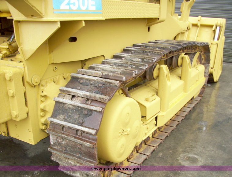 image for item 5000 1988 International Dresser 250E crawler loader