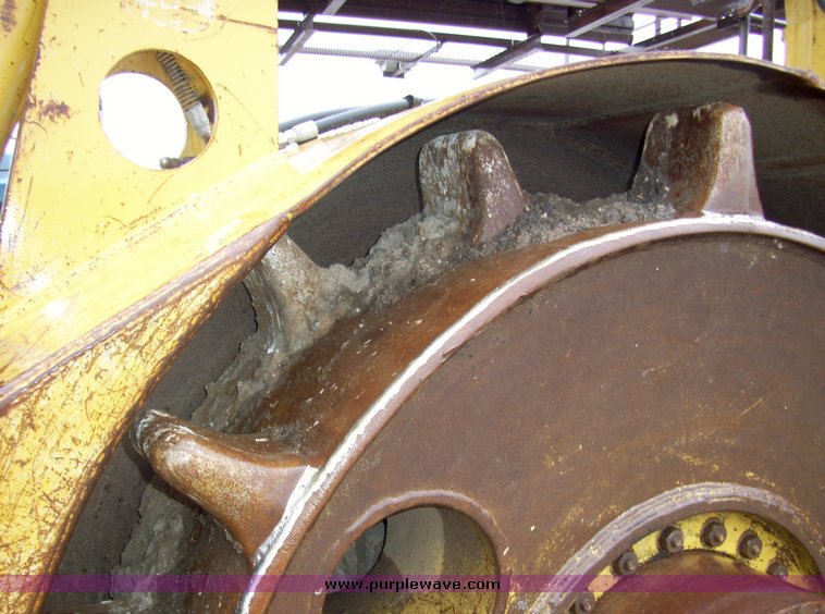 image for item 5001 1996 CMI 3-70C landfill compactor