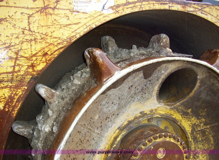 image for item 5001 1996 CMI 3-70C landfill compactor