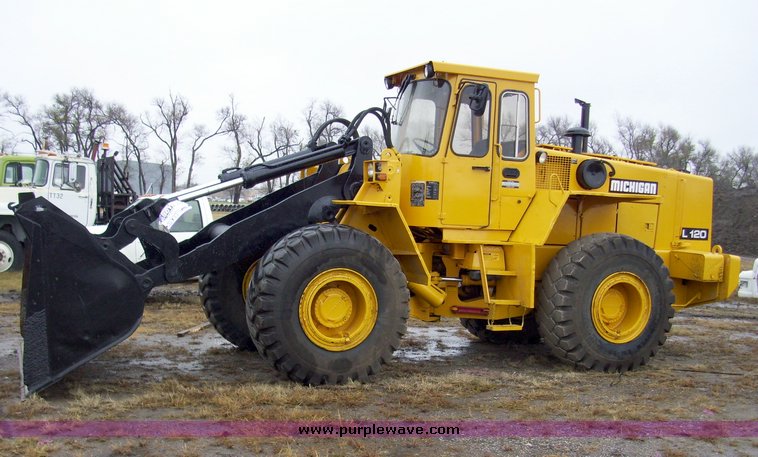 image for item 5002 1991 Michigan L-120 wheel loader