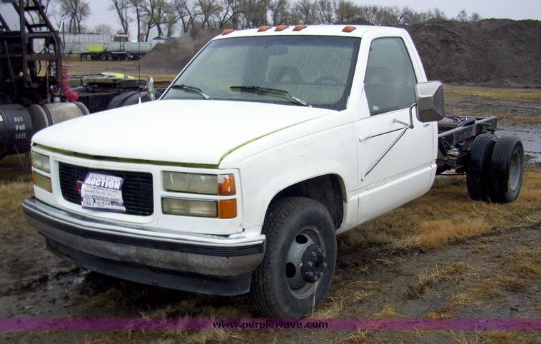image for item 5003 1994 GMC Sierra C3500 pickup truck