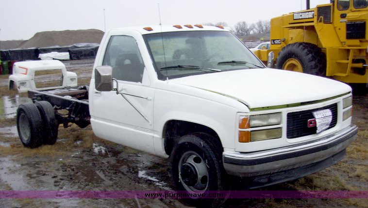 image for item 5003 1994 GMC Sierra C3500 pickup truck