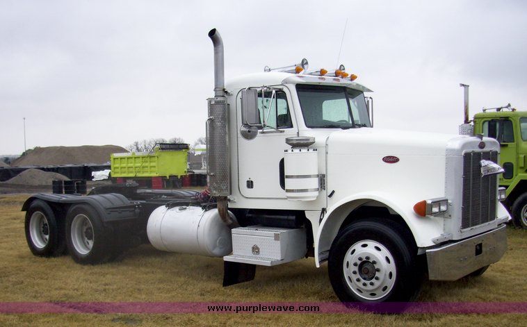 image for item 5004 1994 Peterbilt Conventional 379 semi truck