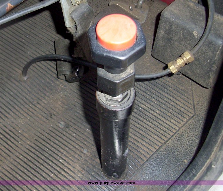 image for item 5004 1994 Peterbilt Conventional 379 semi truck