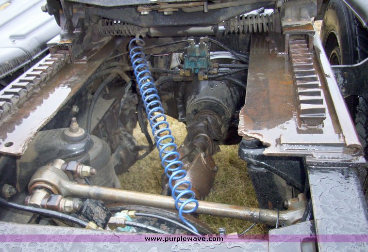 image for item 5004 1994 Peterbilt Conventional 379 semi truck