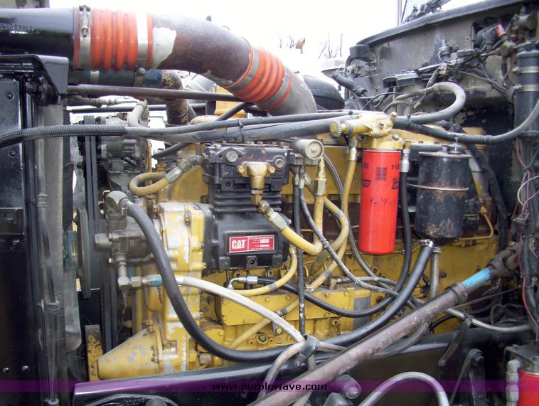 image for item 5004 1994 Peterbilt Conventional 379 semi truck