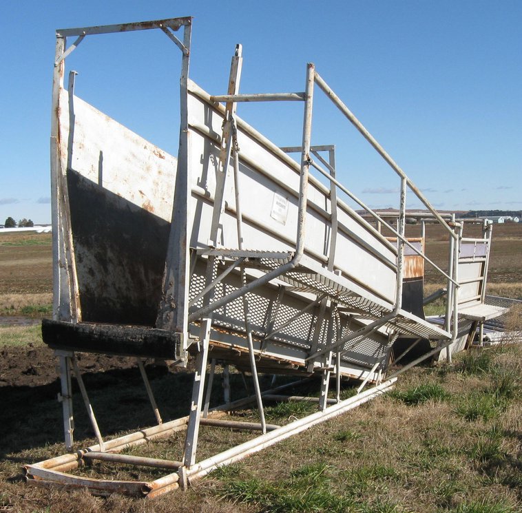 image for item 3091 Loading chute and crowding tub