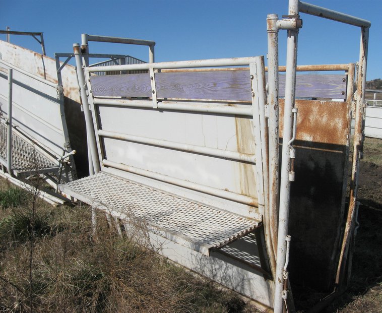 image for item 3091 Loading chute and crowding tub