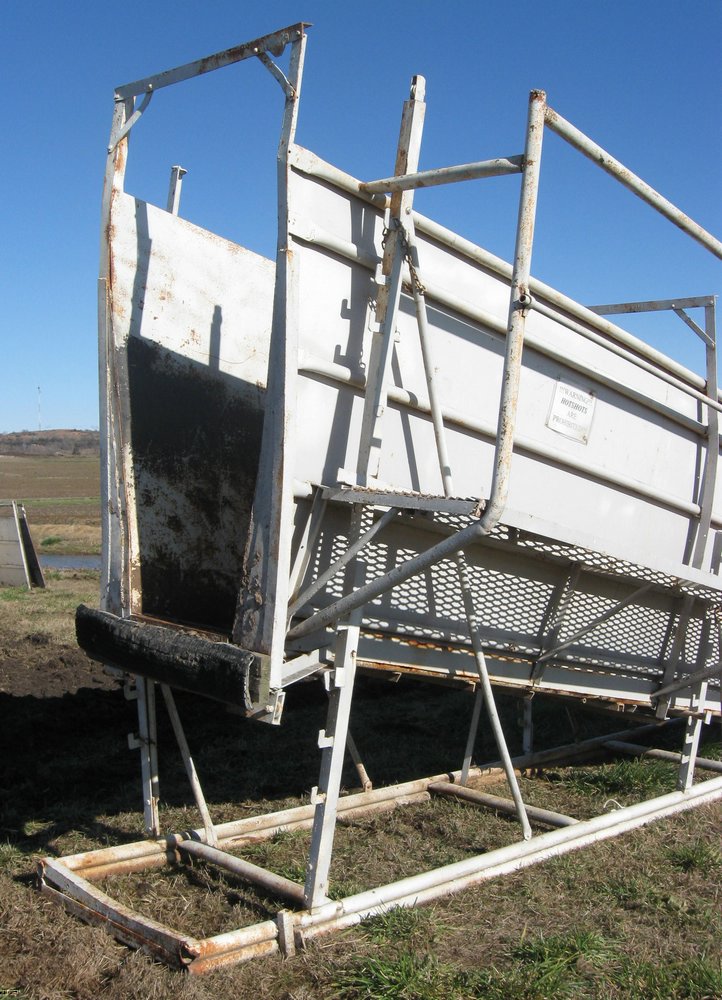 image for item 3091 Loading chute and crowding tub