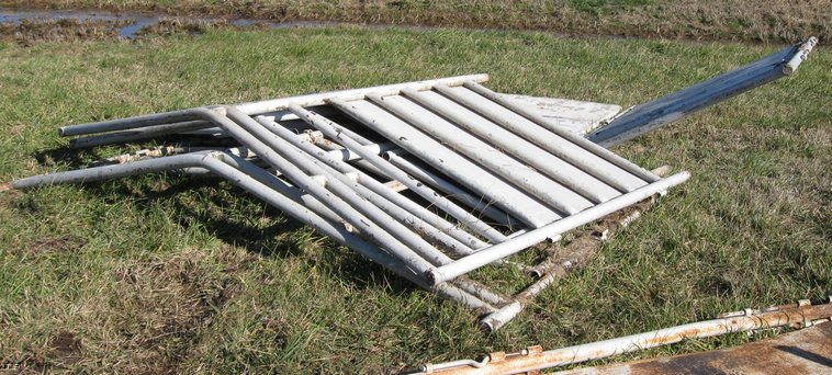 image for item 3091 Loading chute and crowding tub